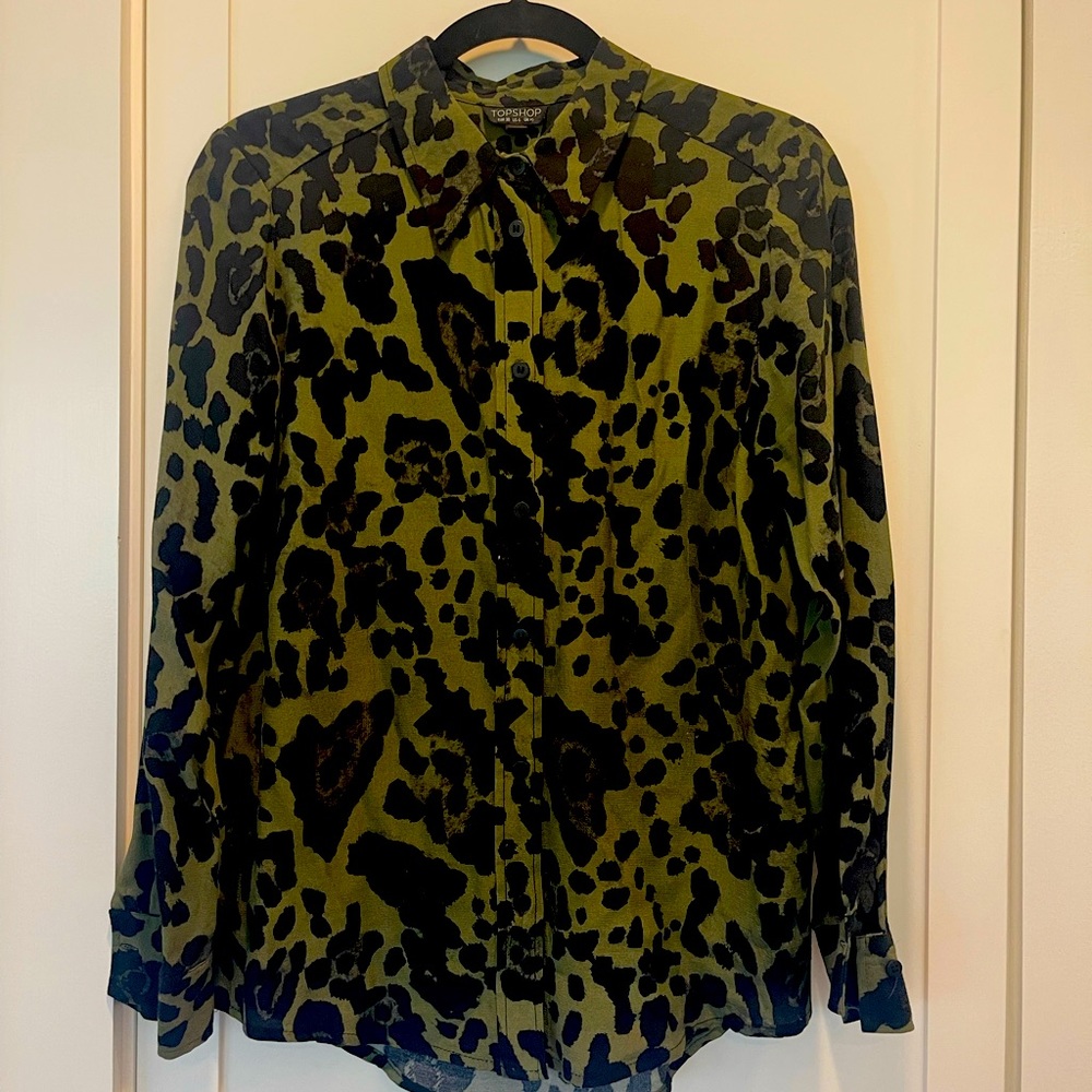 TOPSHOP Animal Print Button down blouse Excellent Condition SZ 6